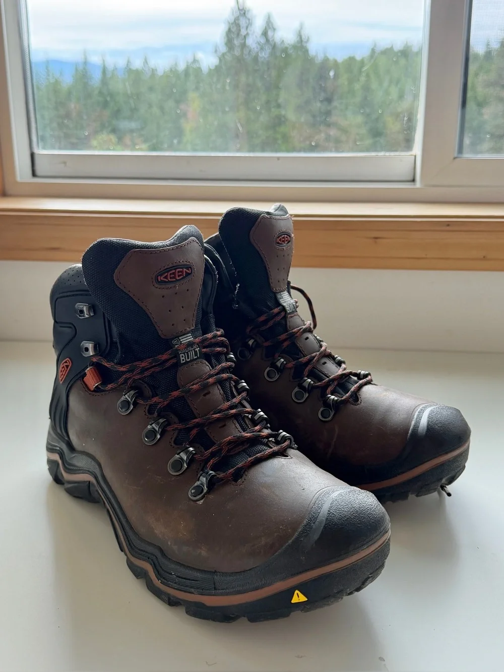 KEEN Brown Men's Waterproof Hiking Boots with Black Accents